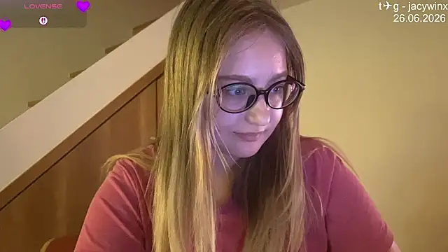 Snapshot of JacyWinslat chatting on June 26, 10:52 am JacyWinslat online show from June 26, 10:52 am