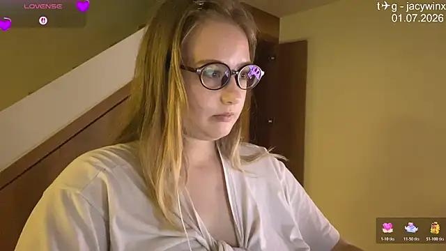 Snapshot of JacyWinslat chatting on July 1, 11:23 am JacyWinslat online show from July 1, 11:23 am