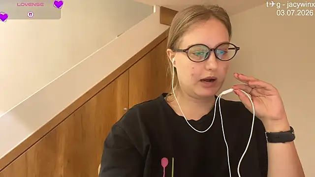 Snapshot of JacyWinslat chatting on July 3, 9:05 am JacyWinslat online show from July 3, 9:05 am