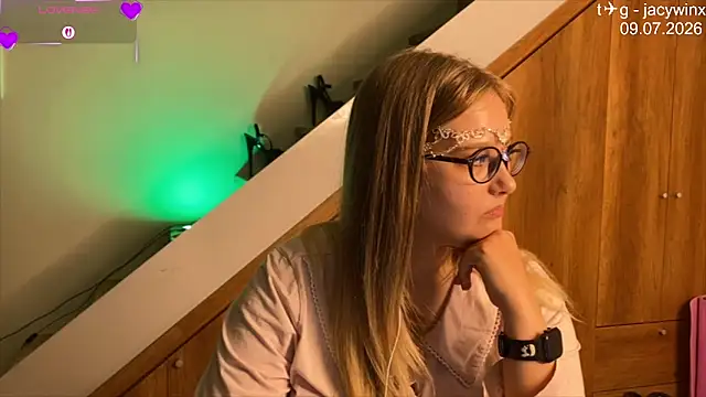 Snapshot of JacyWinslat chatting on July 9, 1:37 pm JacyWinslat online show from July 9, 1:37 pm