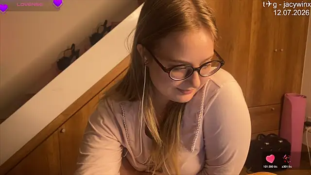 Snapshot of JacyWinslat chatting on July 12, 10:23 pm JacyWinslat online show from July 12, 10:23 pm