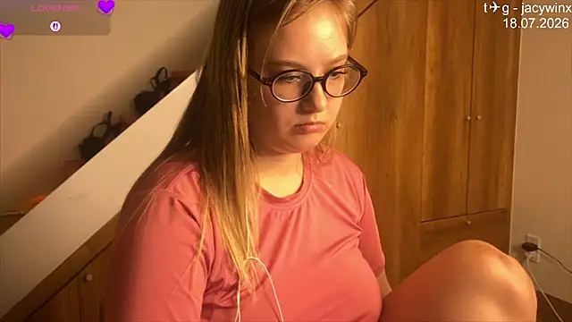 Snapshot of JacyWinslat chatting on July 18, 6:56 pm JacyWinslat online show from July 18, 6:56 pm