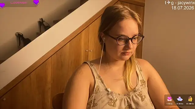 Snapshot of JacyWinslat chatting on July 20, 12:14 am JacyWinslat online show from July 20, 12:14 am