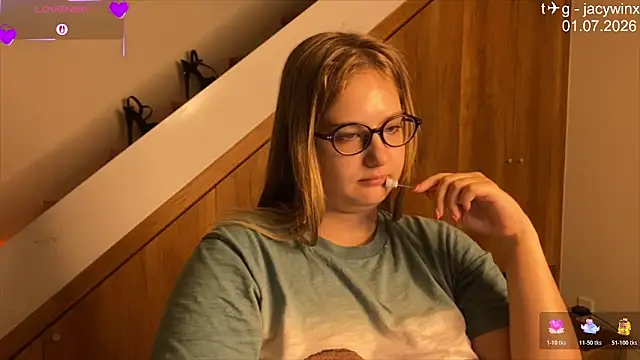 Snapshot of JacyWinslat chatting on August 1, 9:35 pm JacyWinslat online show from August 1, 9:35 pm