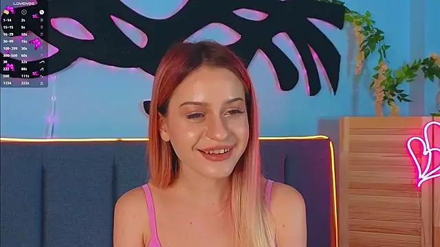 Snapshot of AlinaWalters chatting on September 21, 8:21 pm AlinaWalters online show from September 21, 8:21 pm