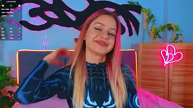 Snapshot of AlinaWalters chatting on September 22, 8:55 pm AlinaWalters online show from September 22, 8:55 pm