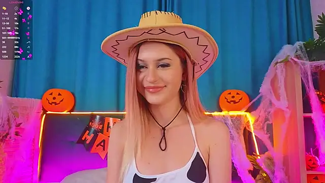 Snapshot of AlinaWalters chatting on October 24, 9:11 pm AlinaWalters online show from October 24, 9:11 pm