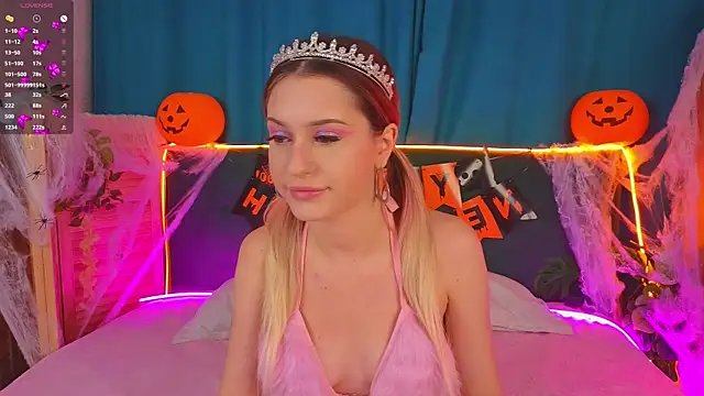 Snapshot of AlinaWalters chatting on October 25, 8:47 pm AlinaWalters online show from October 25, 8:47 pm