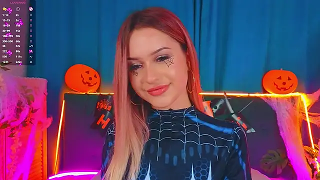 Snapshot of AlinaWalters chatting on October 28, 8:44 pm AlinaWalters online show from October 28, 8:44 pm