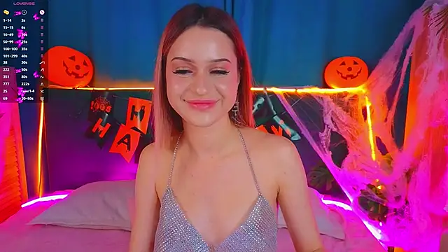 Snapshot of AlinaWalters chatting on October 29, 8:32 pm AlinaWalters online show from October 29, 8:32 pm