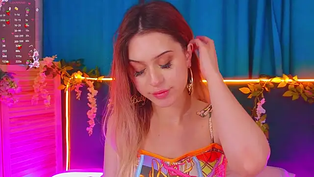 Snapshot of AlinaWalters chatting on November 15, 8:05 pm AlinaWalters online show from November 15, 8:05 pm