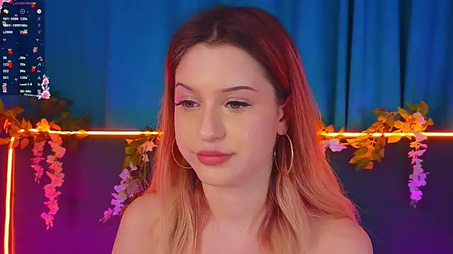 Snapshot of AlinaWalters chatting on November 27, 8:11 pm AlinaWalters online show from November 27, 8:11 pm