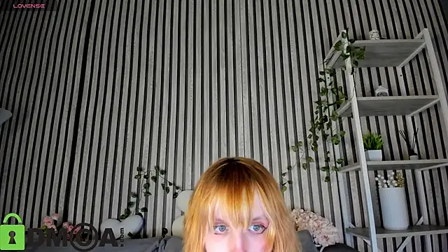 Snapshot of Little_Chips chatting on July 16, 5:19 pm Little Chips online show from July 16, 5:19 pm