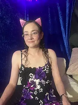 Cutebitchxh online show from May 1, 3:33 am