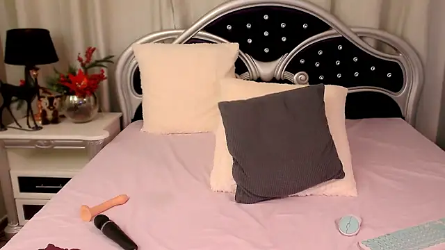 Snapshot of JessieePink chatting on December 13, 11:39 pm JessieePink online show from December 13, 11:39 pm