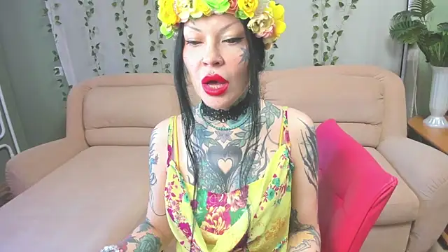 Snapshot of Megan_Black_Moon chatting on February 21, 6:14 am Megan Black Moon online show from February 21, 6:14 am