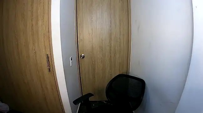 Snapshot of hot_quenn chatting on December 28, 12:47 am hot quenn online show from December 28, 12:47 am