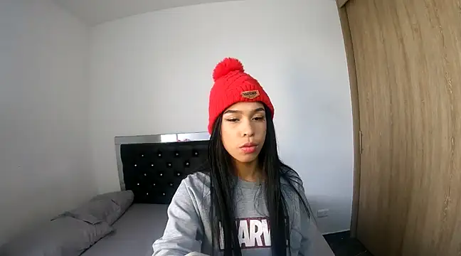 Snapshot of hot_quenn chatting on December 29, 8:04 pm hot quenn online show from December 29, 8:04 pm