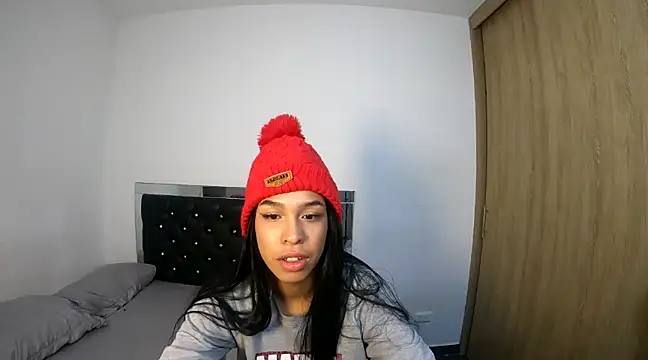 Snapshot of hot_quenn chatting on December 30, 2:09 am hot quenn online show from December 30, 2:09 am