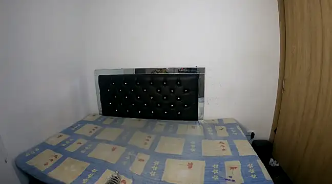 Snapshot of hot_quenn chatting on January 13, 11:38 pm hot quenn online show from January 13, 11:38 pm