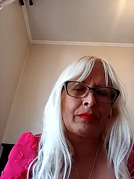 Snapshot of Rousmk1 chatting on December 1, 6:19 pm Rousmk1 online show from December 1, 6:19 pm