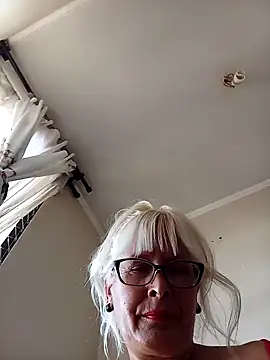 Snapshot of Rousmk1 chatting on December 16, 1:11 pm Rousmk1 online show from December 16, 1:11 pm