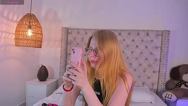 Snapshot of Alexa_Handler chatting on December 2, 8:04 pm Alexa Handler online show from December 2, 8:04 pm