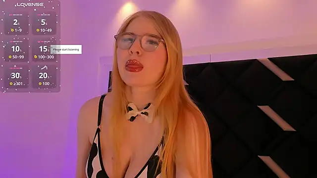 Snapshot of Alexa_Handler chatting on December 5, 12:19 am Alexa Handler online show from December 5, 12:19 am