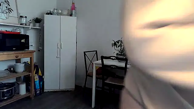 Snapshot of Kittyymaze1 chatting on March 4, 12:44 pm Kittyymaze1 online show from March 4, 12:44 pm