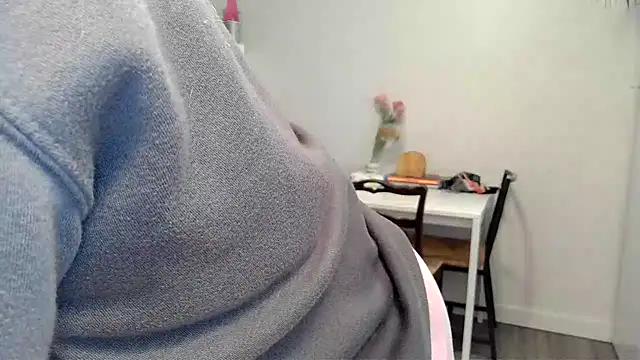 Snapshot of Kittyymaze1 chatting on March 13, 5:41 pm Kittyymaze1 online show from March 13, 5:41 pm