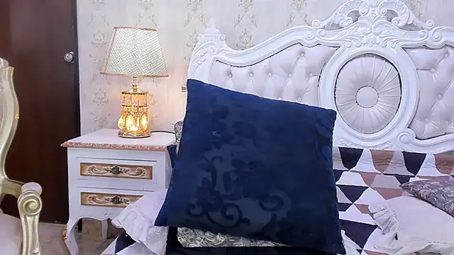 Snapshot of TiaraRosse chatting on February 14, 3:58 pm TiaraRosse online show from February 14, 3:58 pm