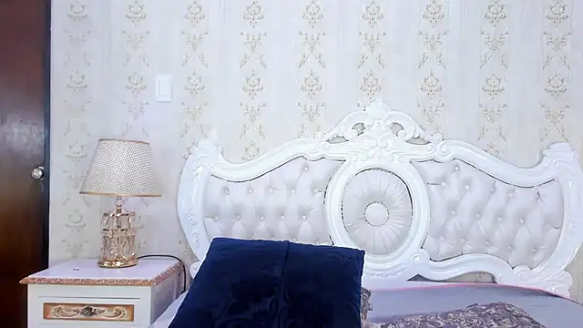 Snapshot of TiaraRosse chatting on February 24, 4:58 pm TiaraRosse online show from February 24, 4:58 pm