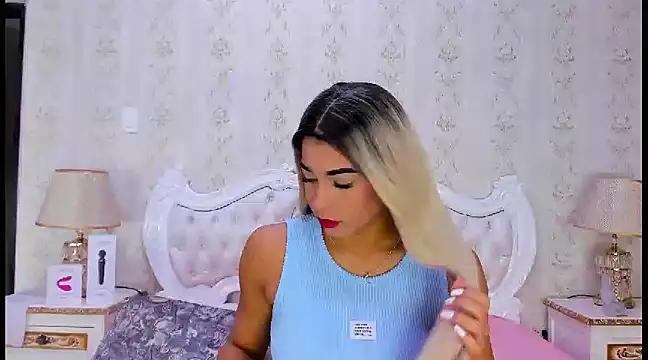 Snapshot of TiaraRosse chatting on March 13, 12:56 pm TiaraRosse online show from March 13, 12:56 pm