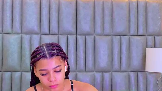 Snapshot of TiaraRosse chatting on June 8, 1:22 pm TiaraRosse online show from June 8, 1:22 pm