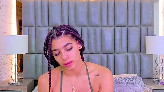 Snapshot of TiaraRosse chatting on June 14, 5:15 pm TiaraRosse online show from June 14, 5:15 pm