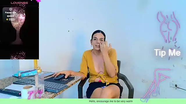 Oh Tique online show from June 9, 1:39 am