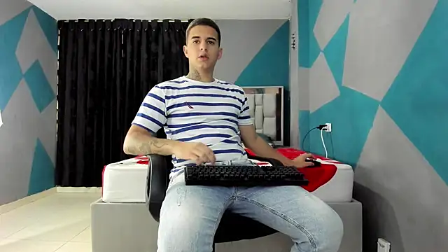 simookeler online show from December 31, 8:23 pm