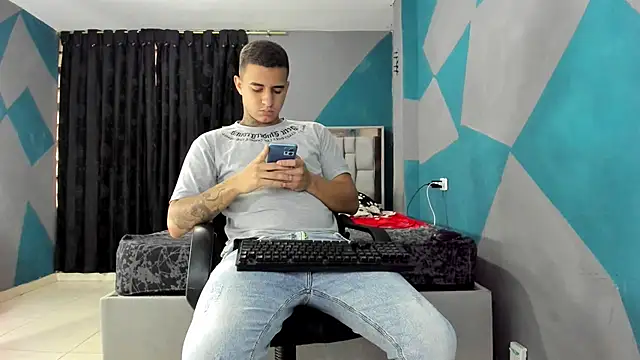 simookeler online show from February 19, 8:10 pm