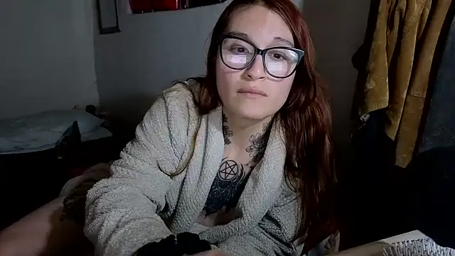 Snapshot of kittenlizz chatting on January 12, 6:13 pm kittenlizz online show from January 12, 6:13 pm