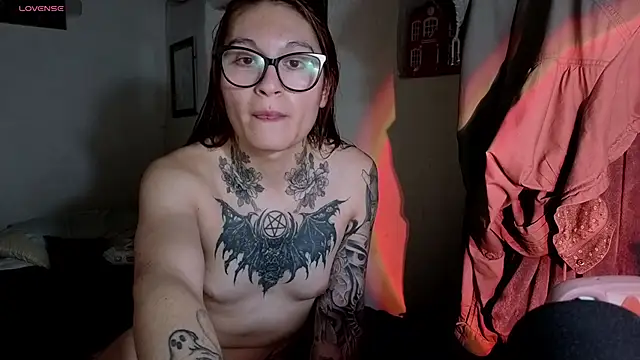 Snapshot of kittenlizz chatting on March 18, 6:55 pm kittenlizz online show from March 18, 6:55 pm