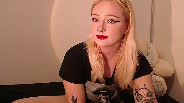 Snapshot of chloe_levine chatting on September 10, 1:49 am chloe levine online show from September 10, 1:49 am