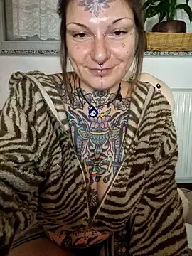 lizzardqueeen online show from November 22, 1:04 am