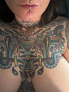 lizzardqueeen online show from May 15, 10:50 pm