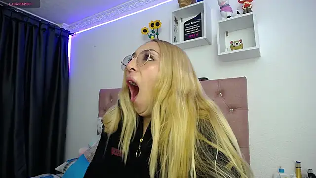 Soffy-brooks online show from October 13, 5:07 am