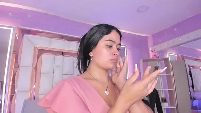 Snapshot of scarlette_15_ chatting on June 26, 3:11 am scarlette 15 online show from June 26, 3:11 am