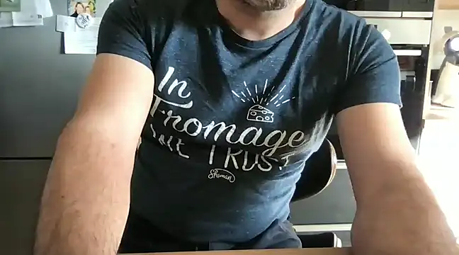 Snapshot of unconnudu21000 chatting on December 11, 10:25 am unconnudu21000 online show from December 11, 10:25 am