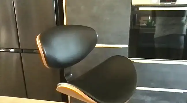 Snapshot of unconnudu21000 chatting on January 13, 1:06 pm unconnudu21000 online show from January 13, 1:06 pm