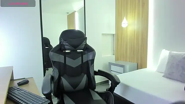 alma fenix online show from December 1, 6:46 pm