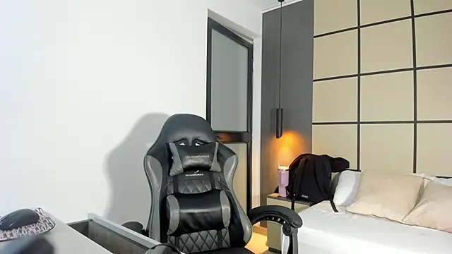 alma fenix online show from February 13, 12:45 pm