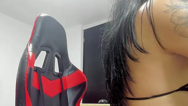 Snapshot of ZachaTompson chatting on February 27, 2:32 am ZachaTompson online show from February 27, 2:32 am